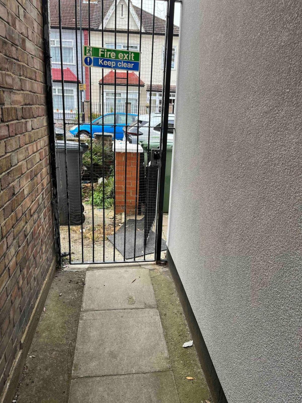 Flat With Private Entrance Pensiune *